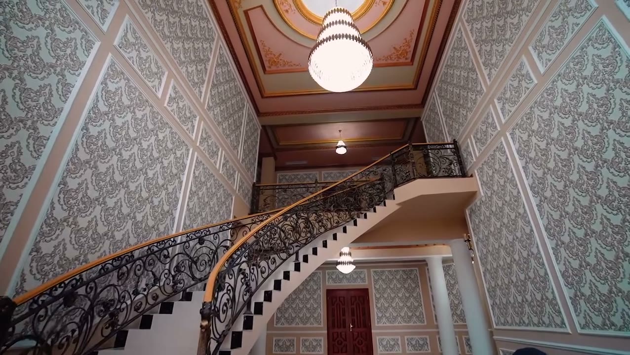 Grand staircase — BOSHIDAN Hotel Bokhtar
